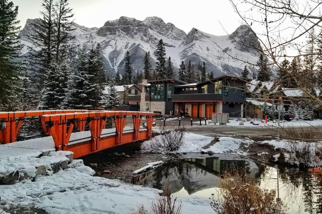 Luxurious Rundle Cliffs Lodge In Spring Creek Canmore Exterior foto